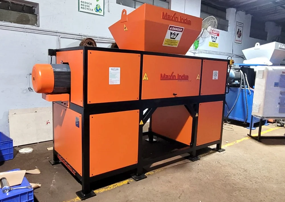 Two shaft shredder machine